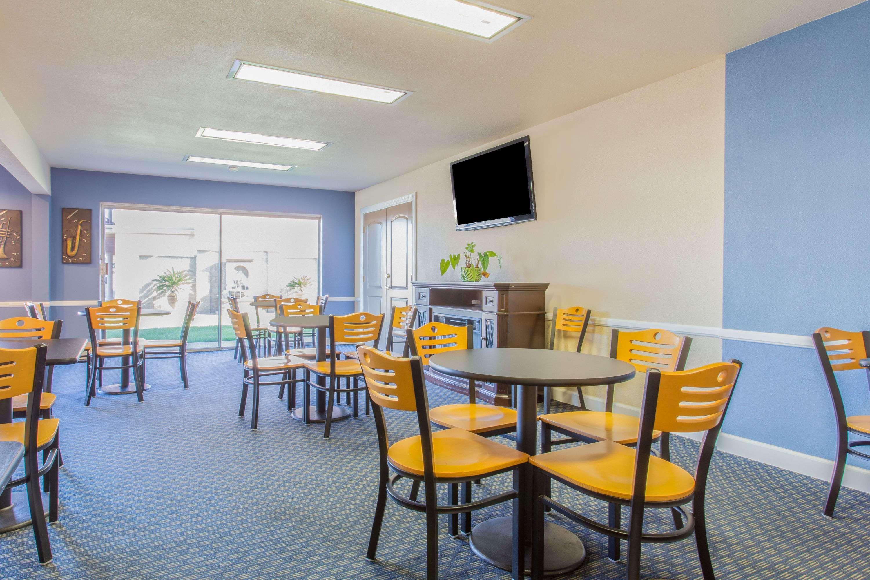Days Inn By Wyndham Modesto Exterior photo